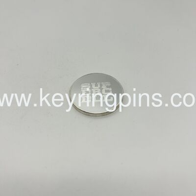 Customized Starbucks Mermaid Logo Metal Commemorative Badge / Coin,The overall color is antique bronze and it is in an oval shape.