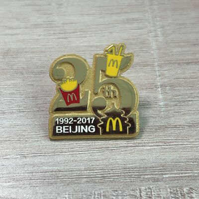 Good price レア マクドナルド 25周年 北京 コレクターズピン ヴィンテージ ファストフード お土産 バッジ オンライン
